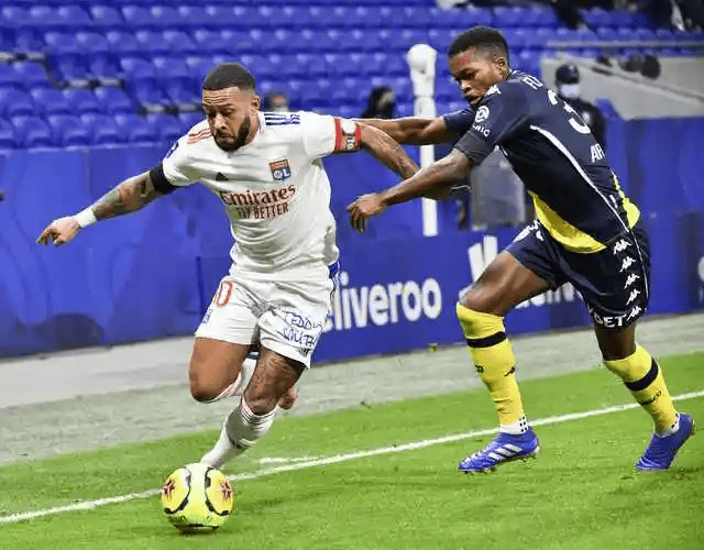 里昂雄狮怒甩杯赛耻辱，3000万神锋祭出屠刀！巴黎FC保级梦碎在即？